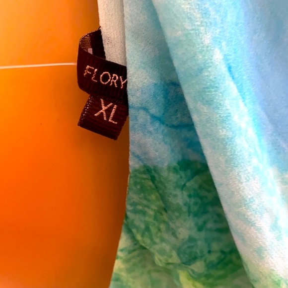 Beautiful dress. High low hem line - Picture 8 of 8